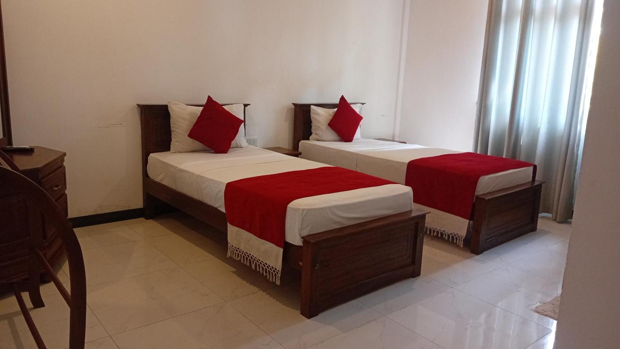 Oyo 278 Hotel Rivelka Kundasale Экстерьер фото