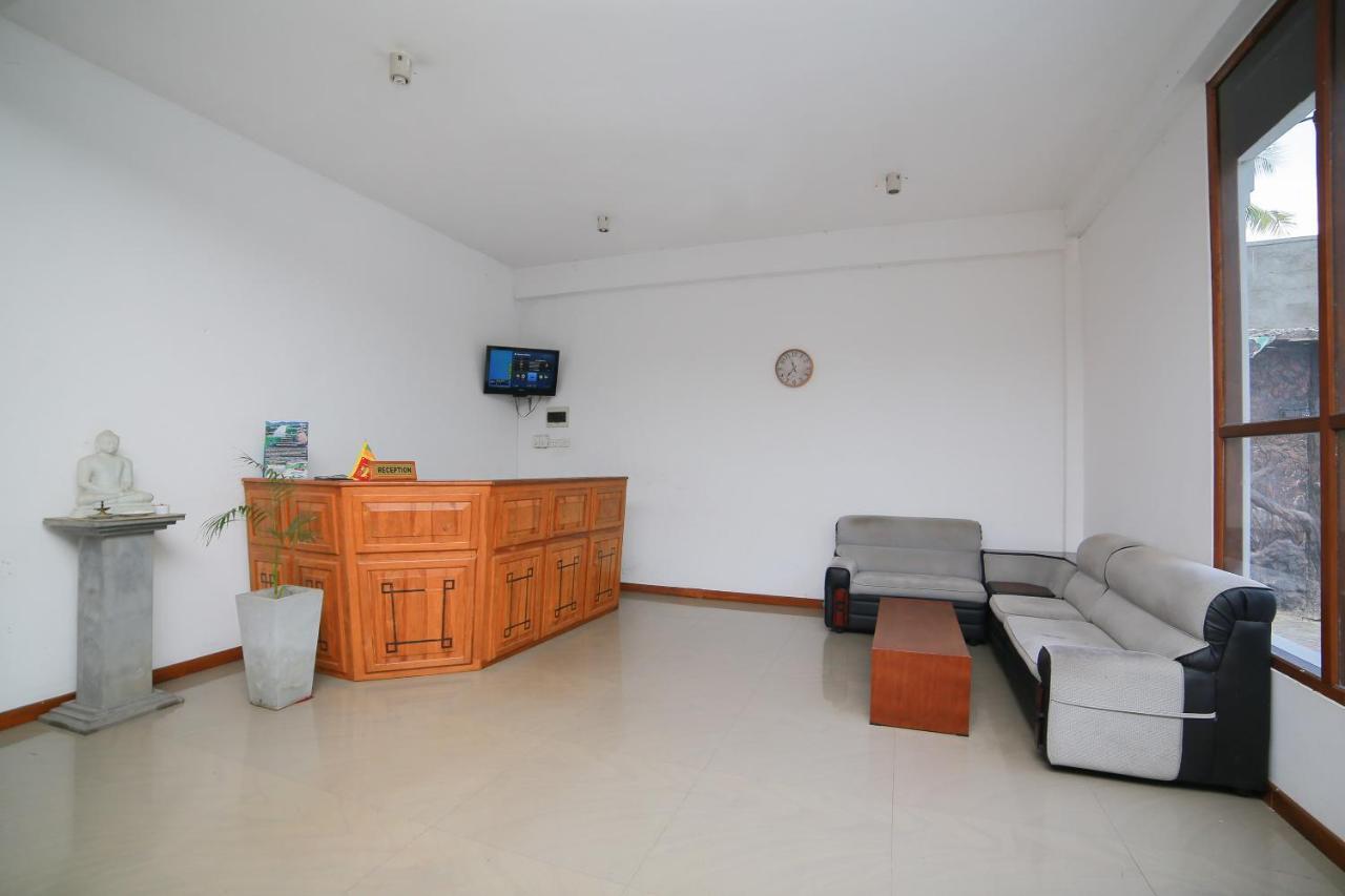 Oyo 278 Hotel Rivelka Kundasale Экстерьер фото