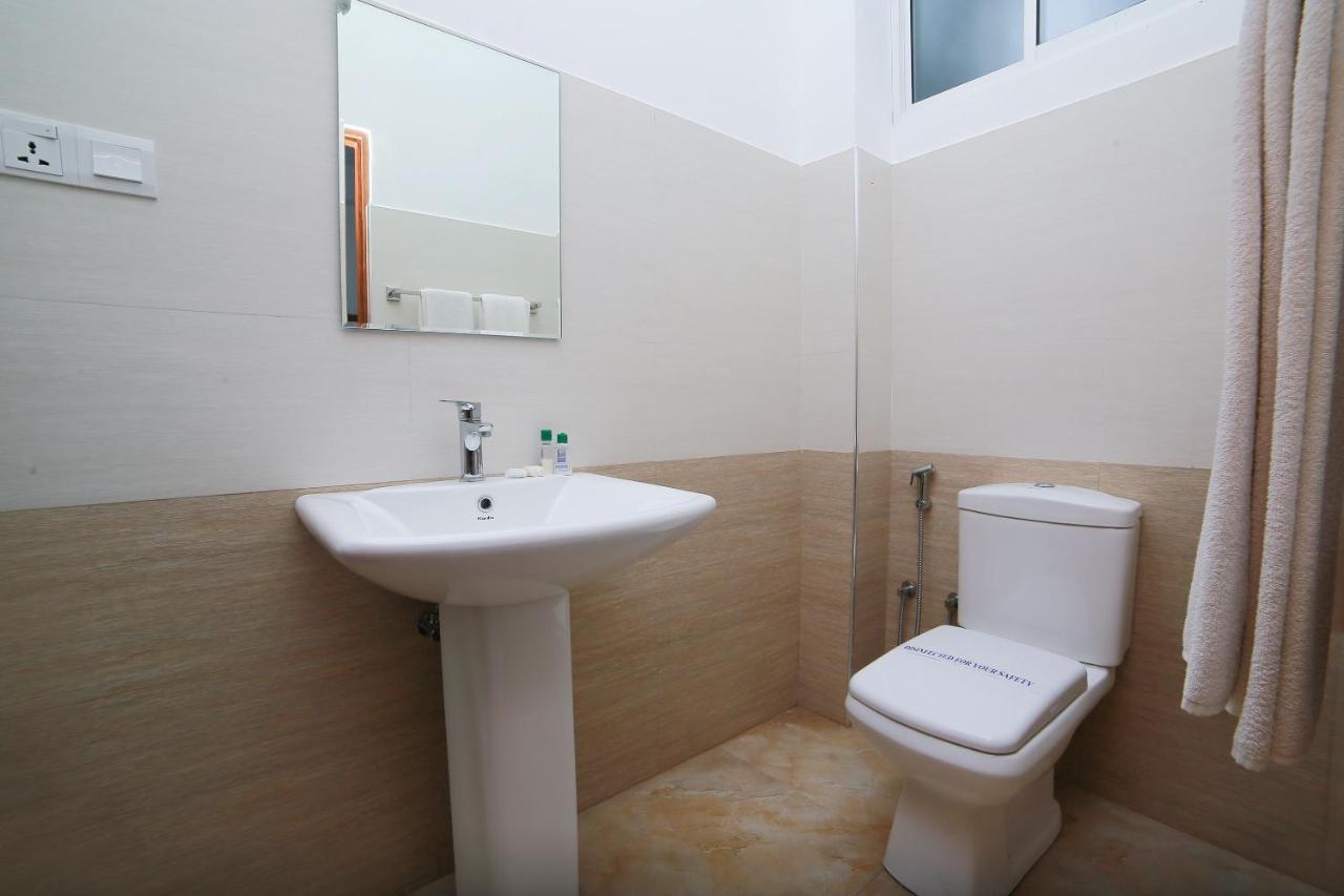 Oyo 278 Hotel Rivelka Kundasale Экстерьер фото