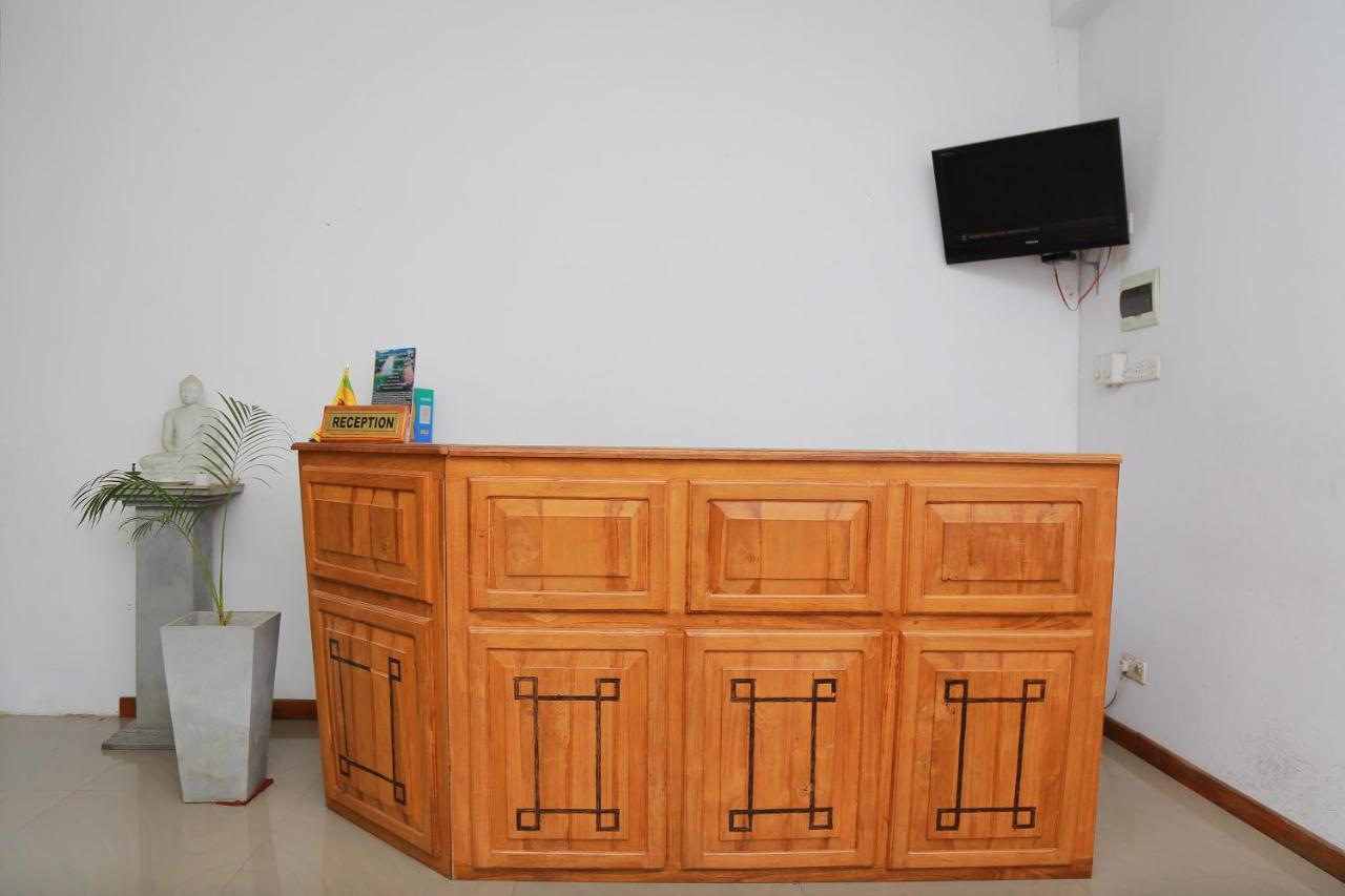 Oyo 278 Hotel Rivelka Kundasale Экстерьер фото