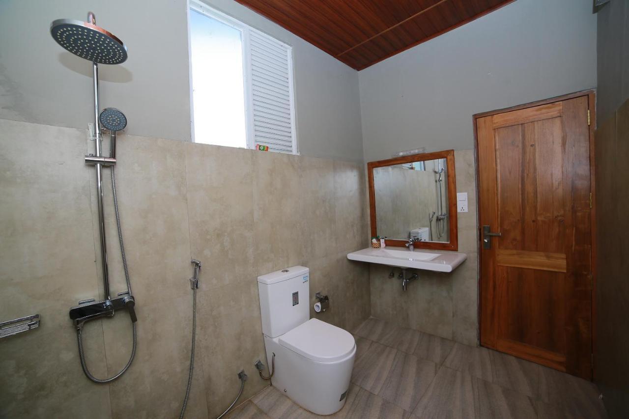 Oyo 278 Hotel Rivelka Kundasale Экстерьер фото